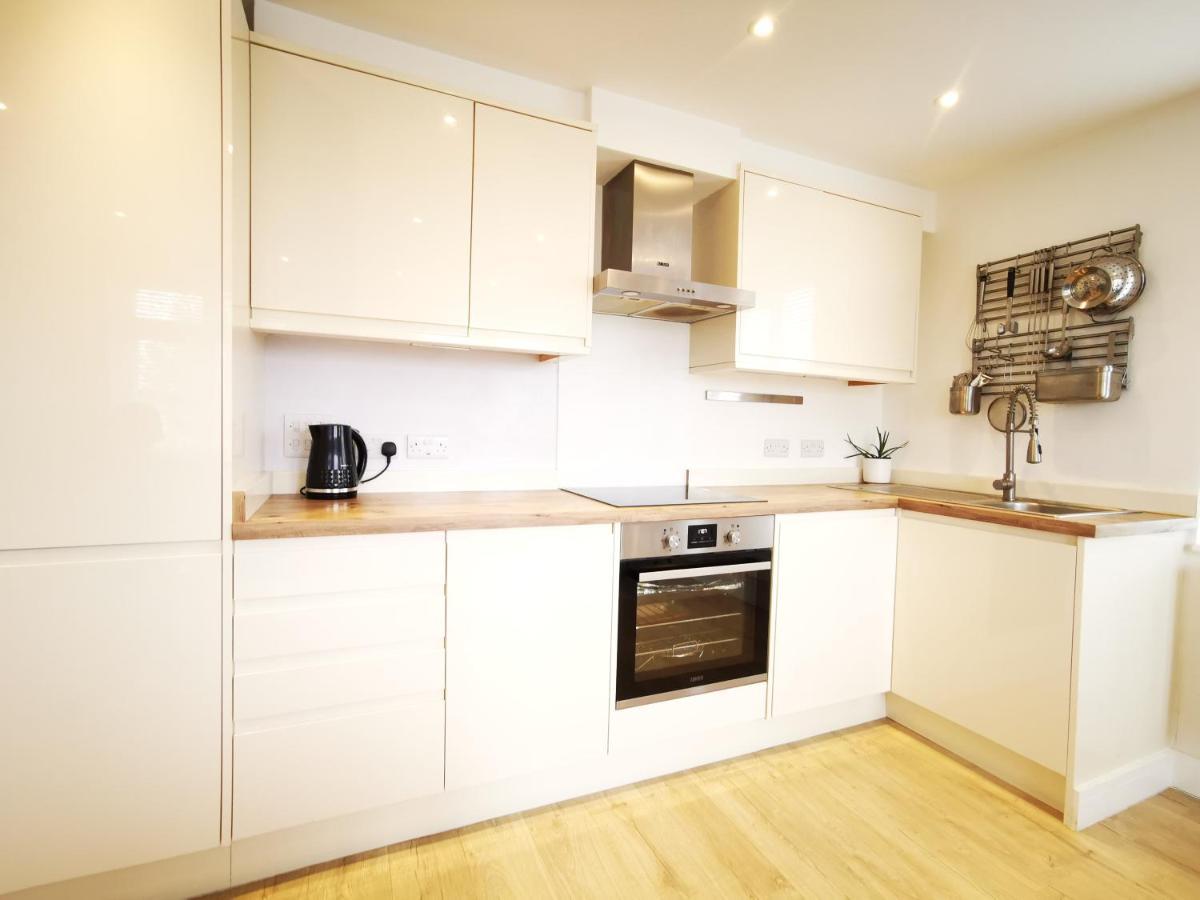 Apartment In The Heart Of East Wittering Village Chichester Eksteriør billede