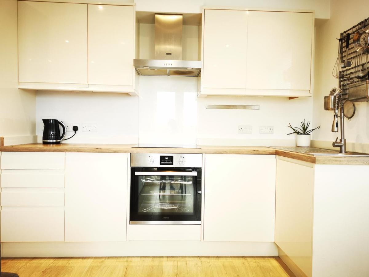Apartment In The Heart Of East Wittering Village Chichester Eksteriør billede
