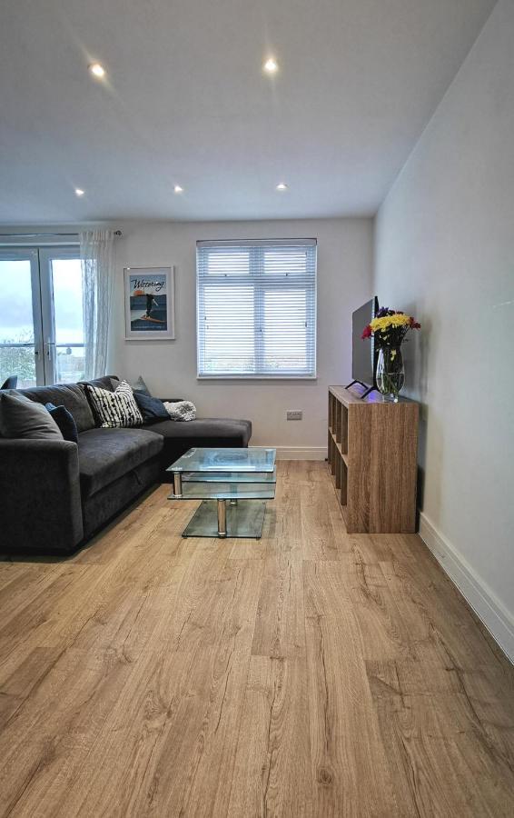 Apartment In The Heart Of East Wittering Village Chichester Eksteriør billede