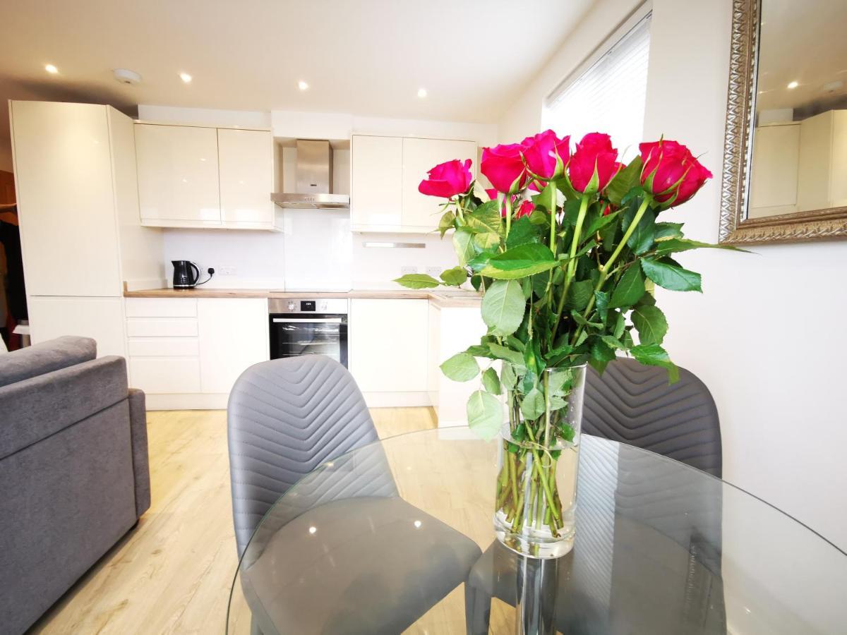 Apartment In The Heart Of East Wittering Village Chichester Eksteriør billede